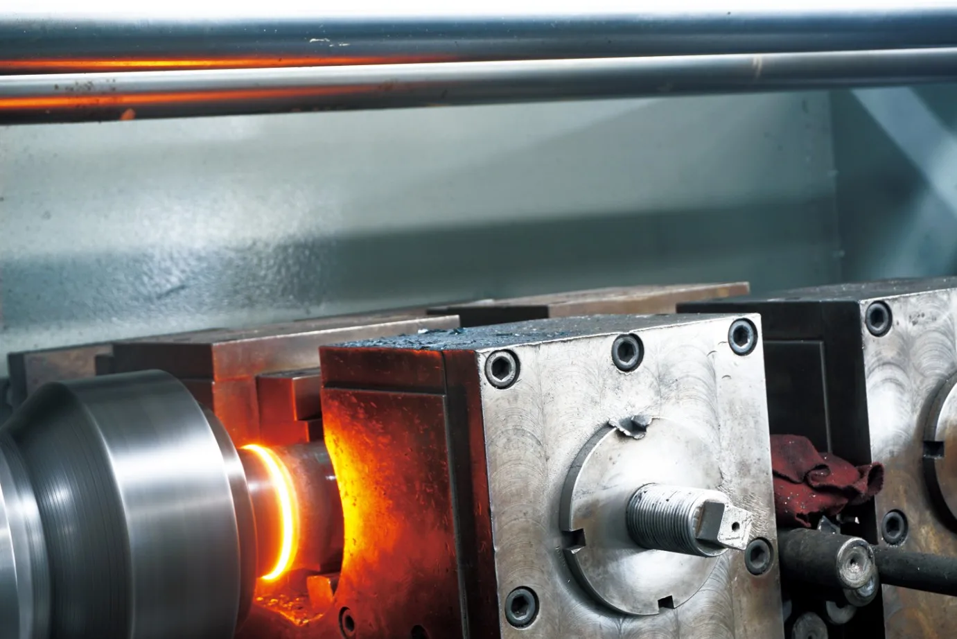 HCIC హైడ్రాలిక్ సిలిండర్లు: 4 కోర్ రకాలు మరియు అనుకూల పరిష్కారాలు